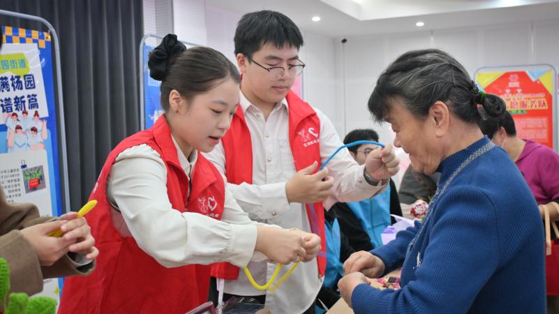 湖北大學“藝術夢工廠”走進社區 以美育人，校地共建開啟志愿服務新篇章
